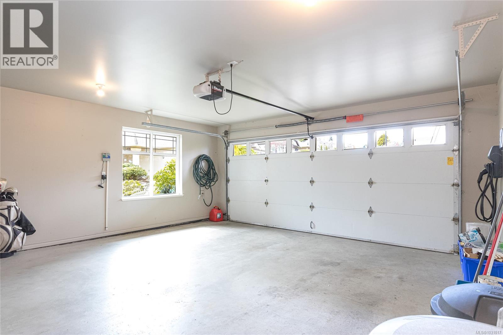 843 Country Club Dr - 32