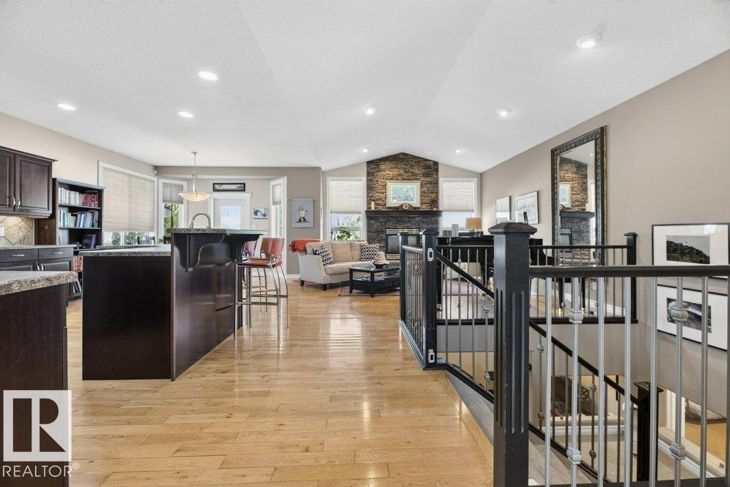 5528 43 ST - 10