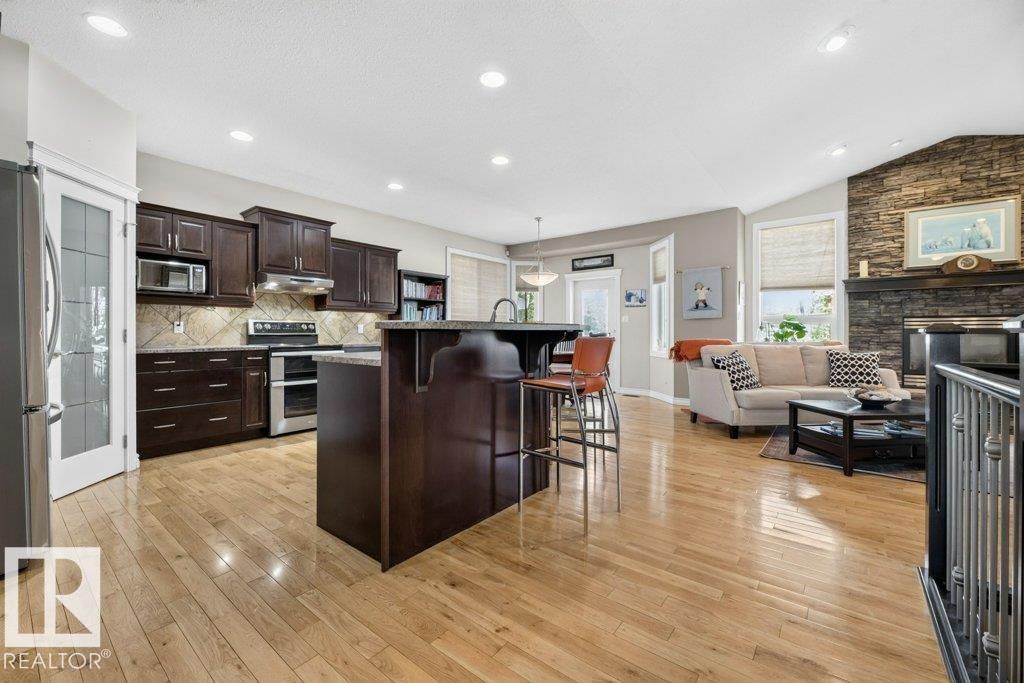 5528 43 ST - 11