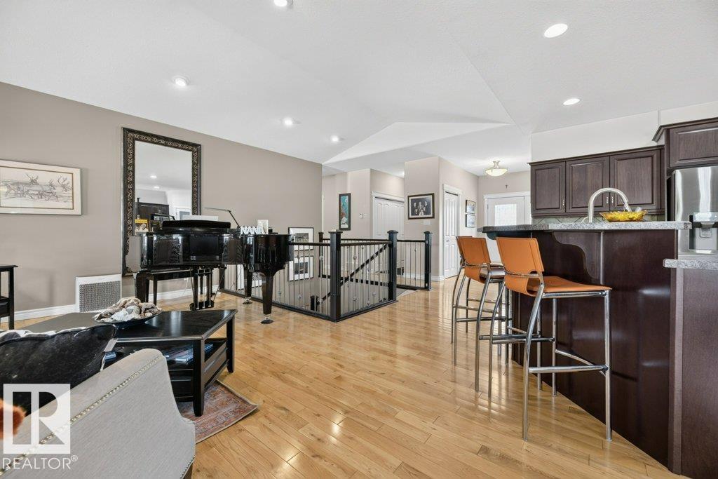 5528 43 ST - 19