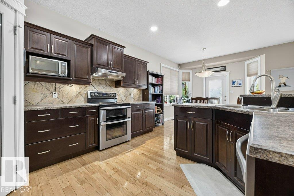 5528 43 ST - 21