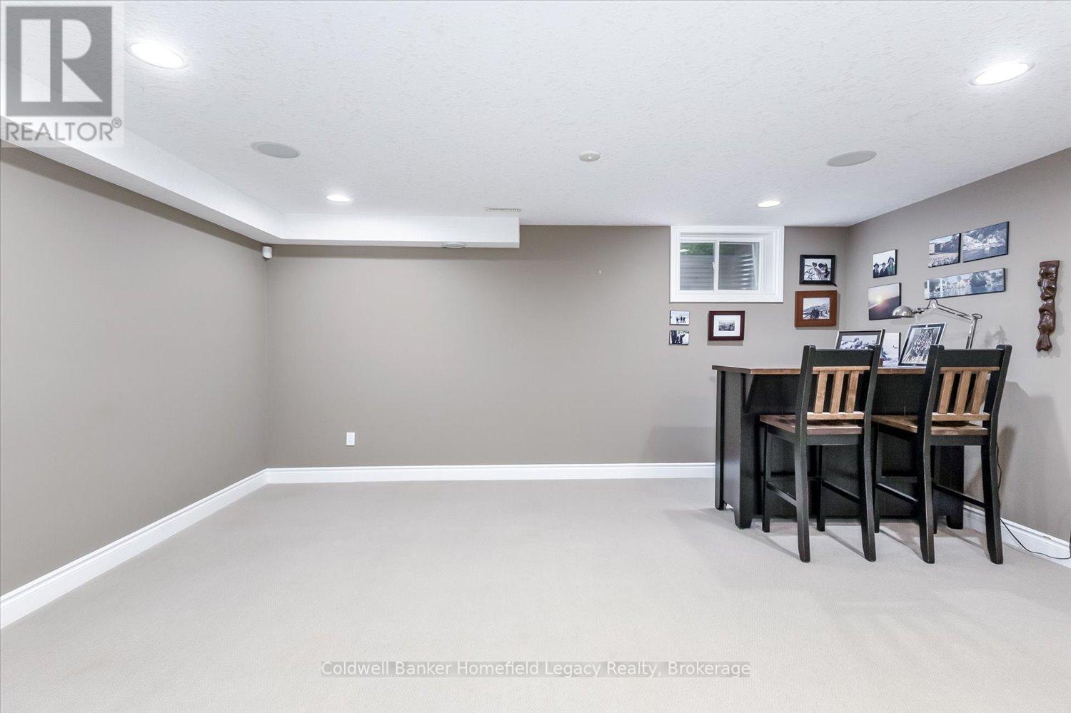 46 TRILLIUM CRESCENT - 32