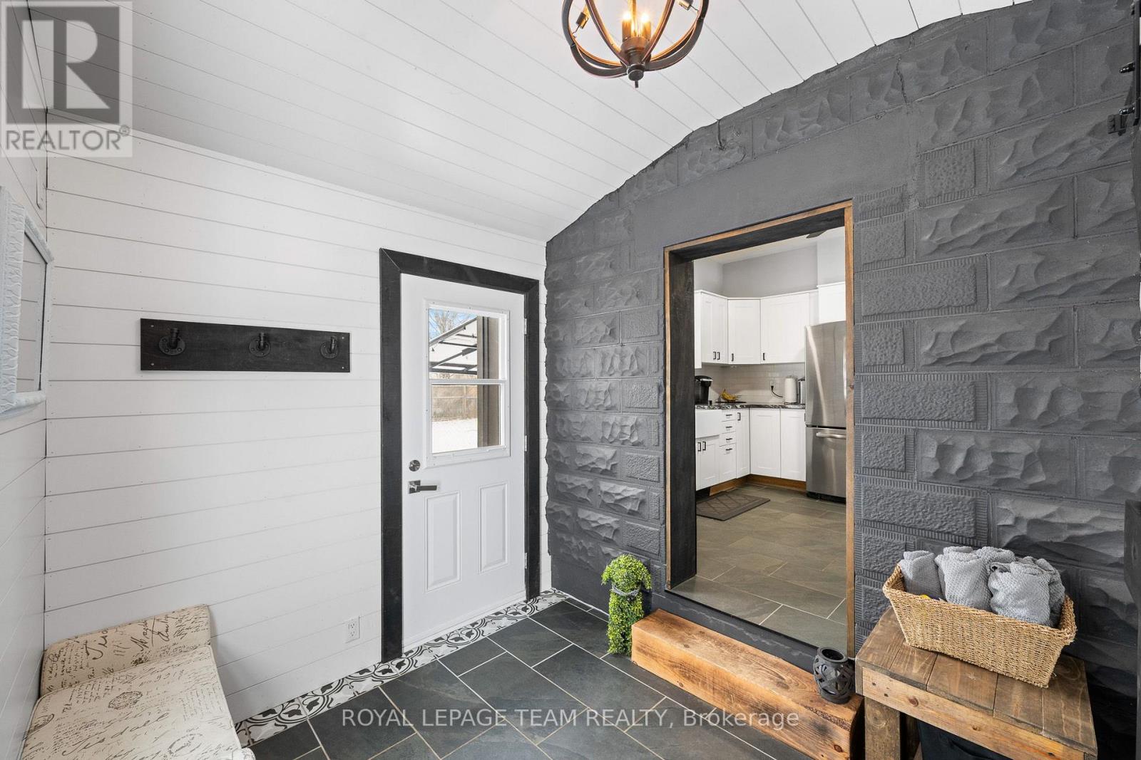 5529 LION STREET - 4