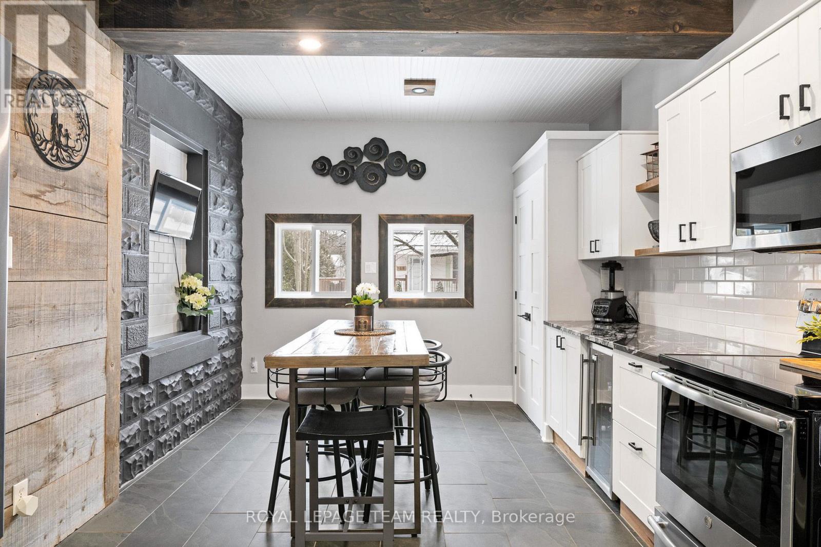 5529 LION STREET - 9