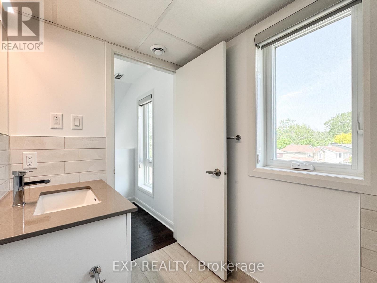 3 Bed, 3 Bath House for Rent in Ottawa – E – 25 FAIR OAKS CRESCENT, Ottawa – MLS# X13483836 - Image 15