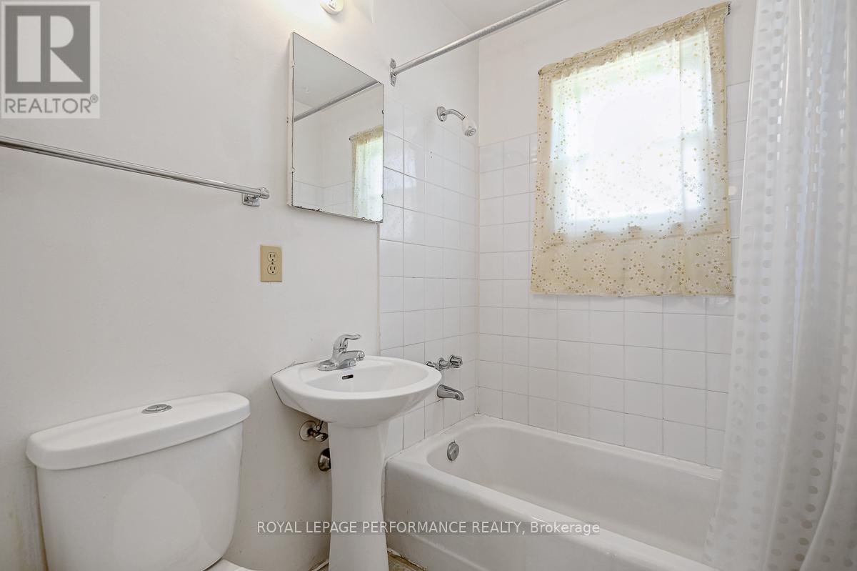 535 DUNBRACK STREET - 18
