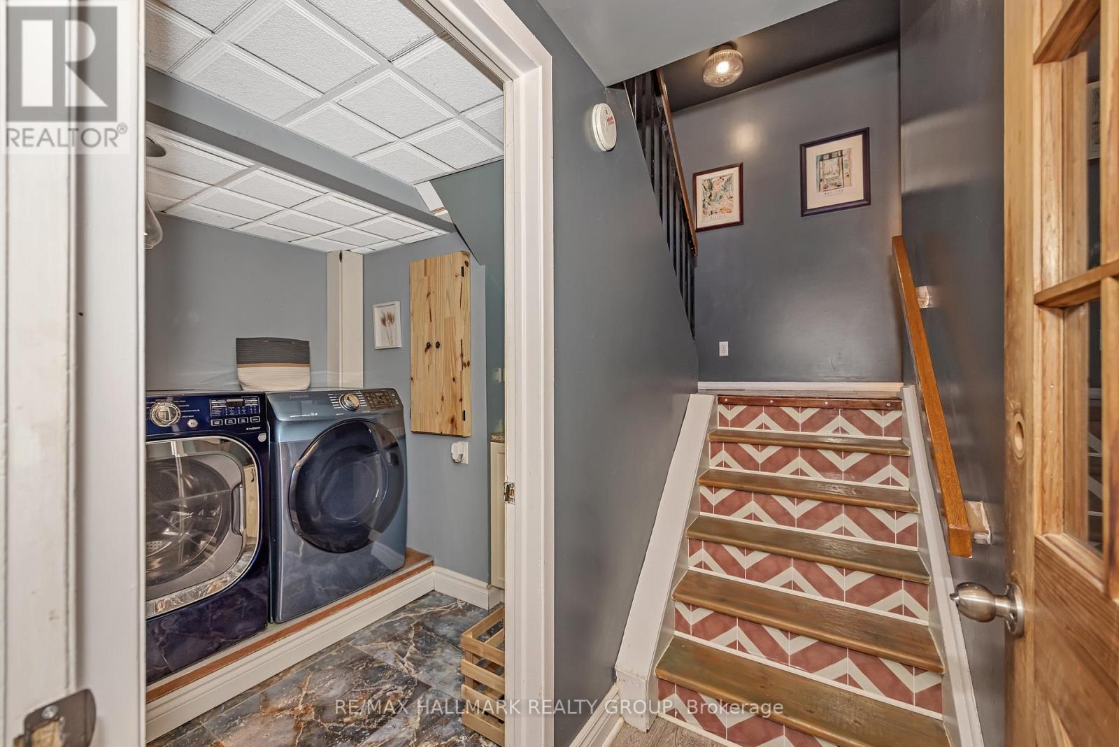 35 BENLEA DRIVE - 33