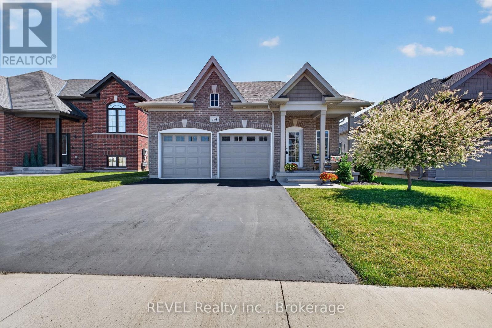 394 HUMMEL CRESCENT - 1