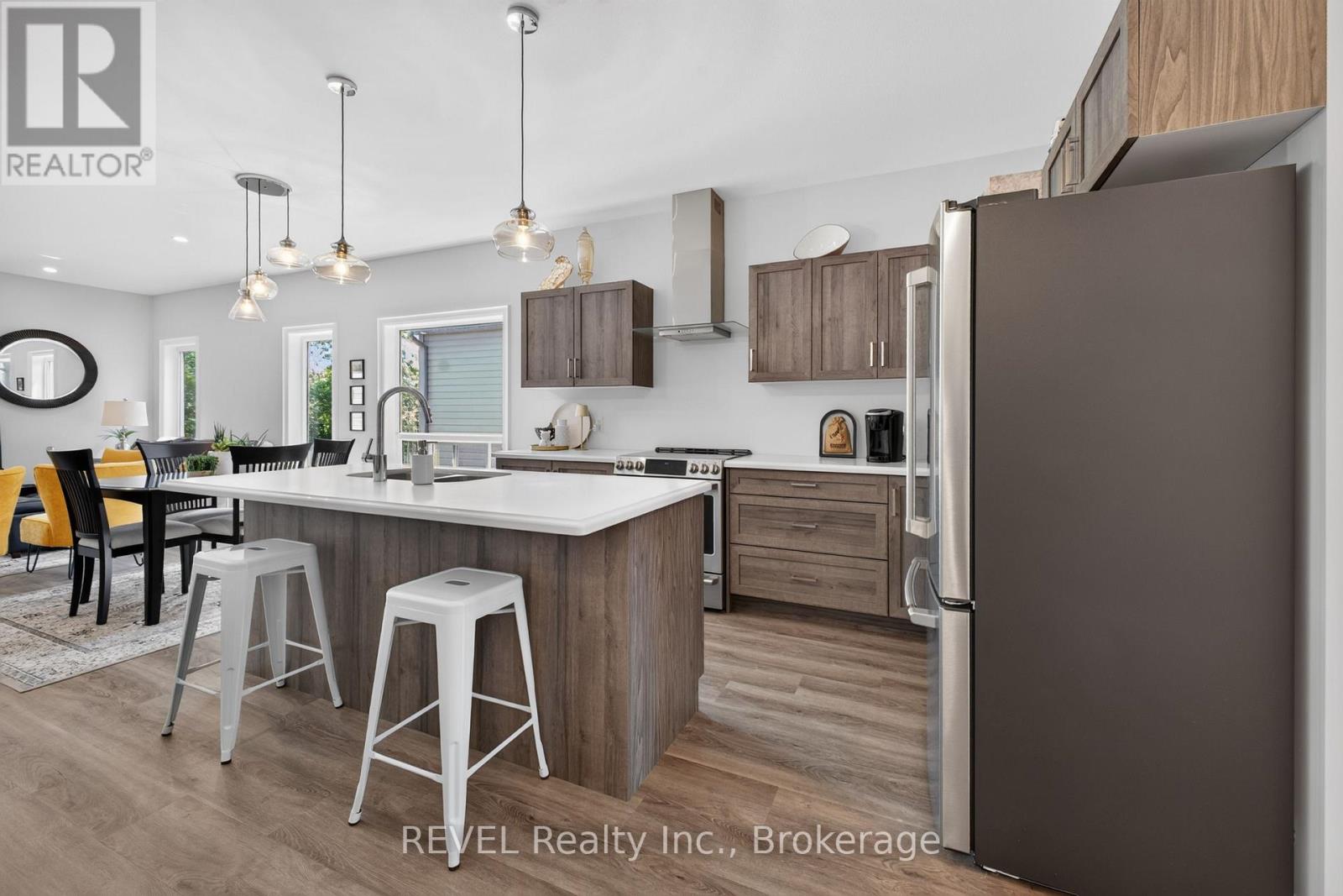 394 HUMMEL CRESCENT - 11