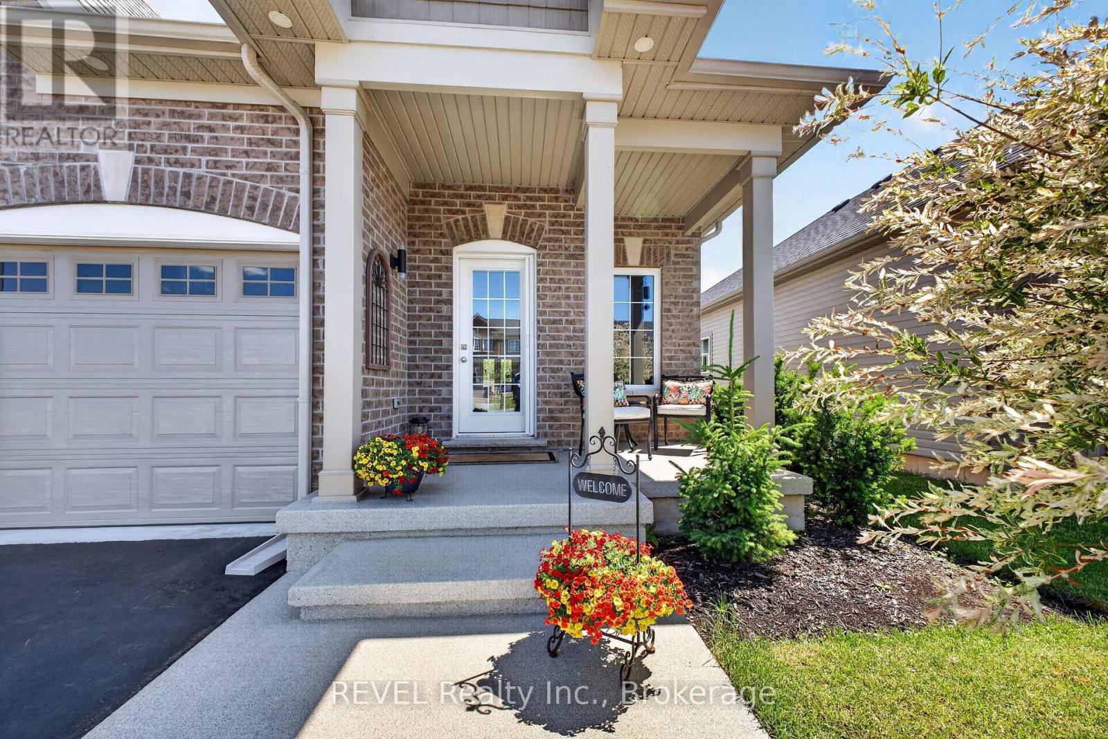 394 HUMMEL CRESCENT - 3