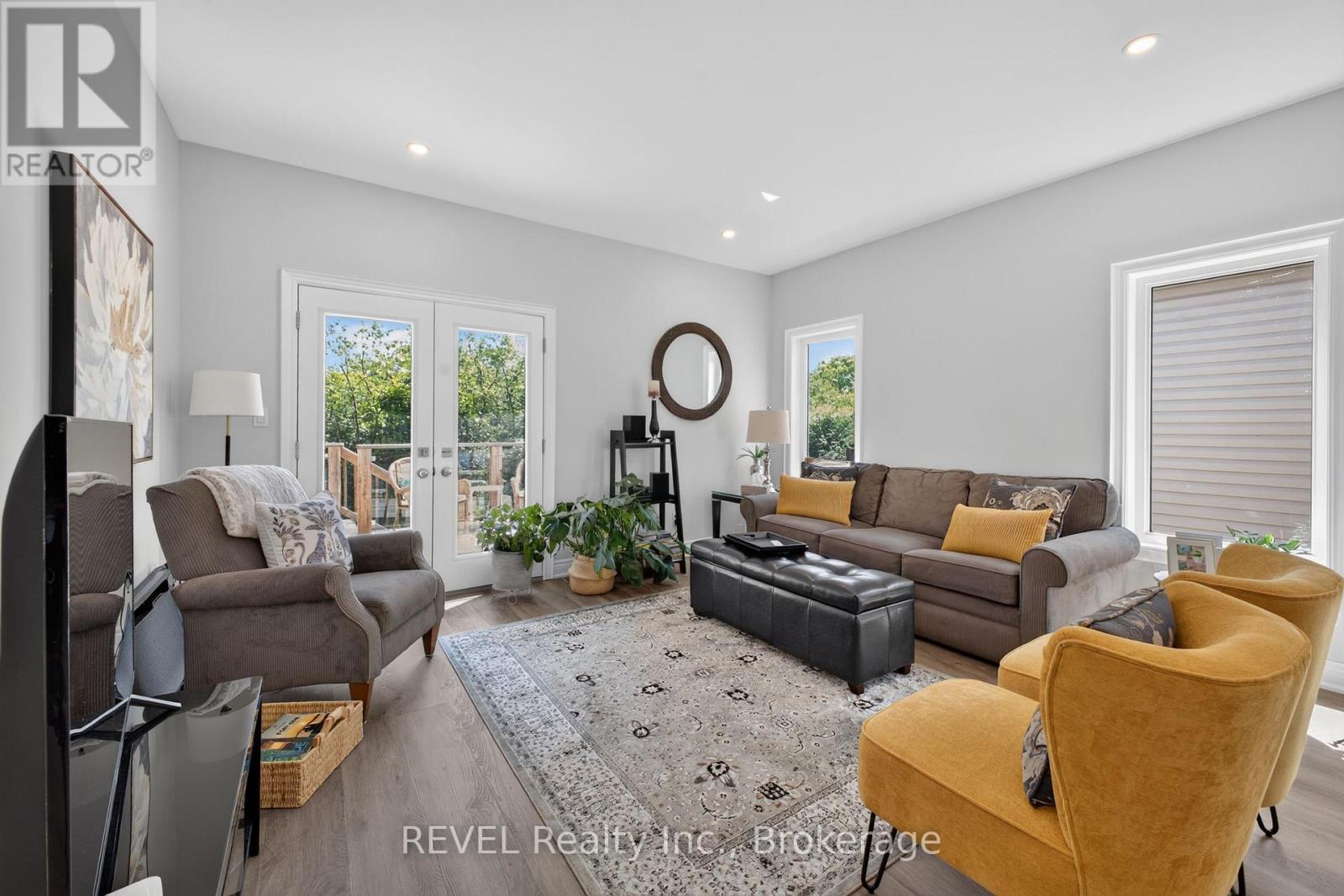 394 HUMMEL CRESCENT - 7
