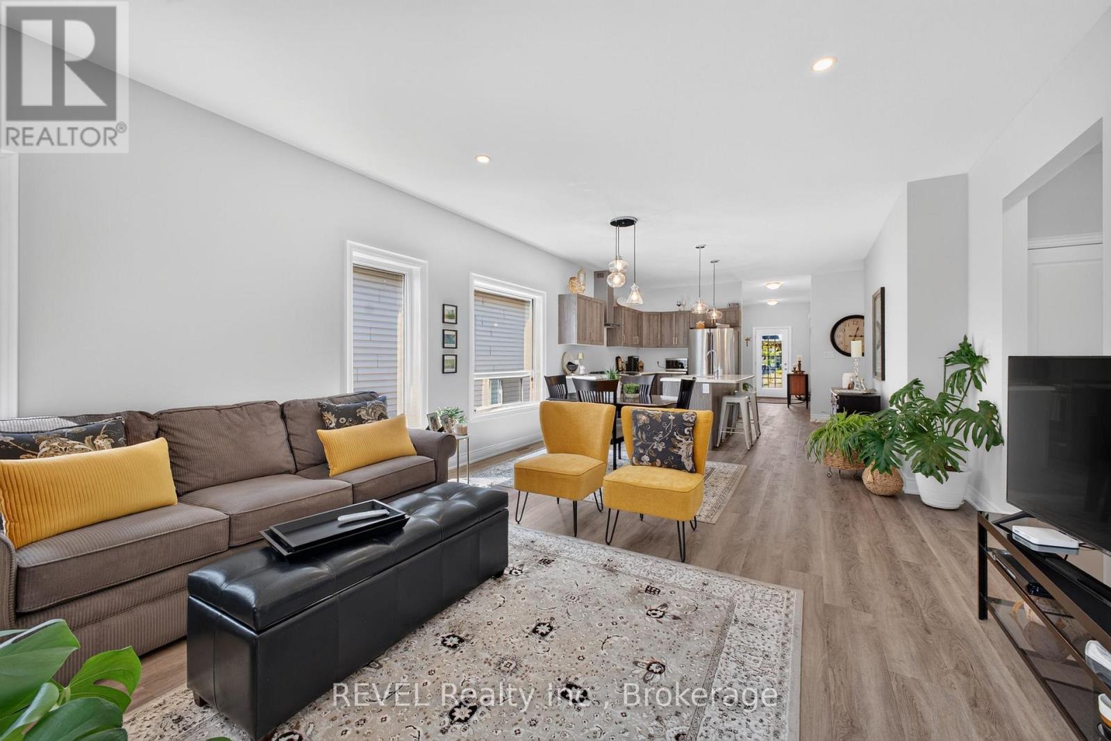 394 HUMMEL CRESCENT - 8