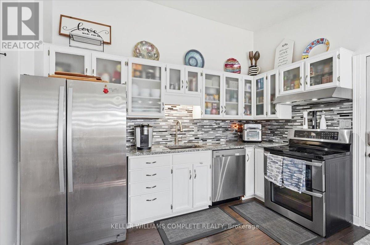 3255 PRIOR CRESCENT - 10