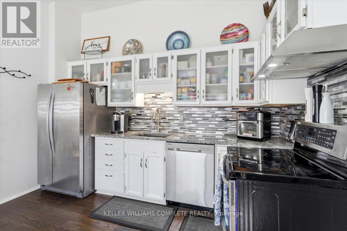 3255 PRIOR CRESCENT - 11