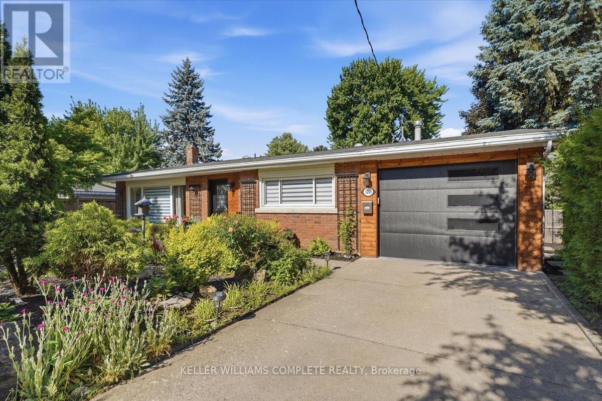 3255 PRIOR CRESCENT - 2