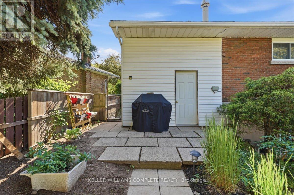 3255 PRIOR CRESCENT - 31