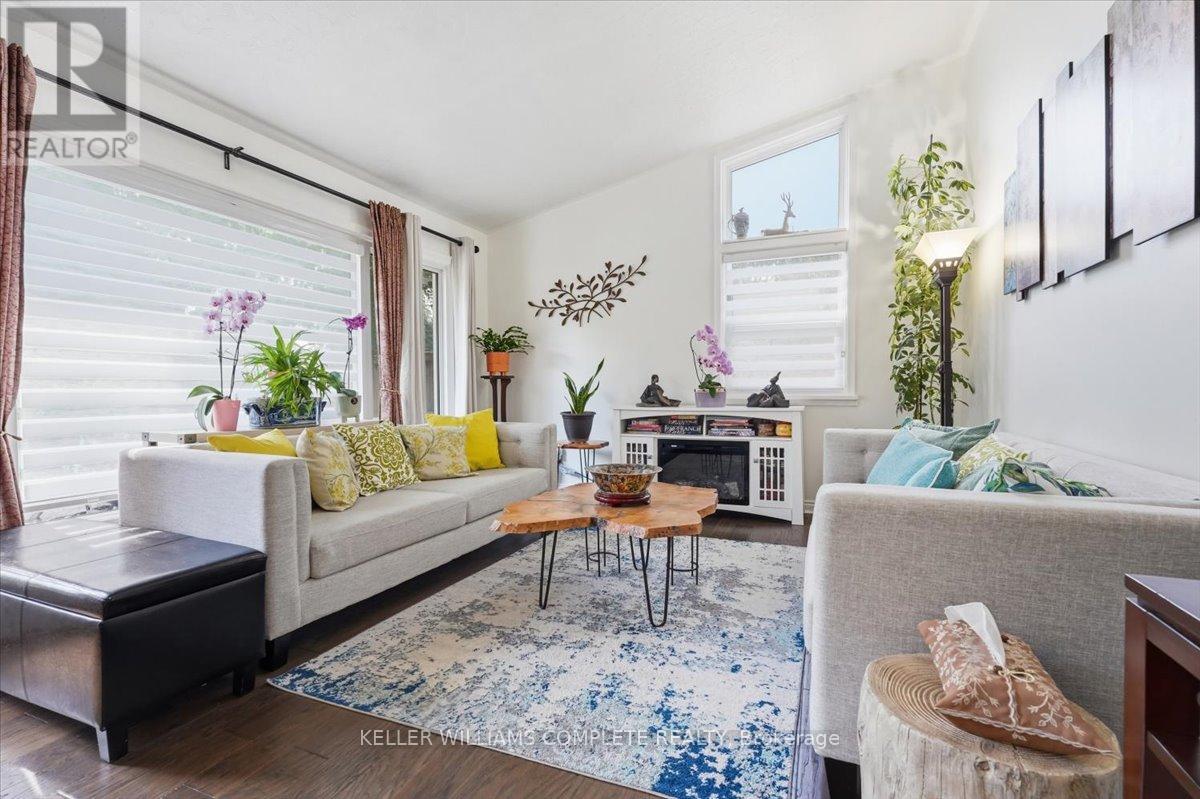 3255 PRIOR CRESCENT - 7
