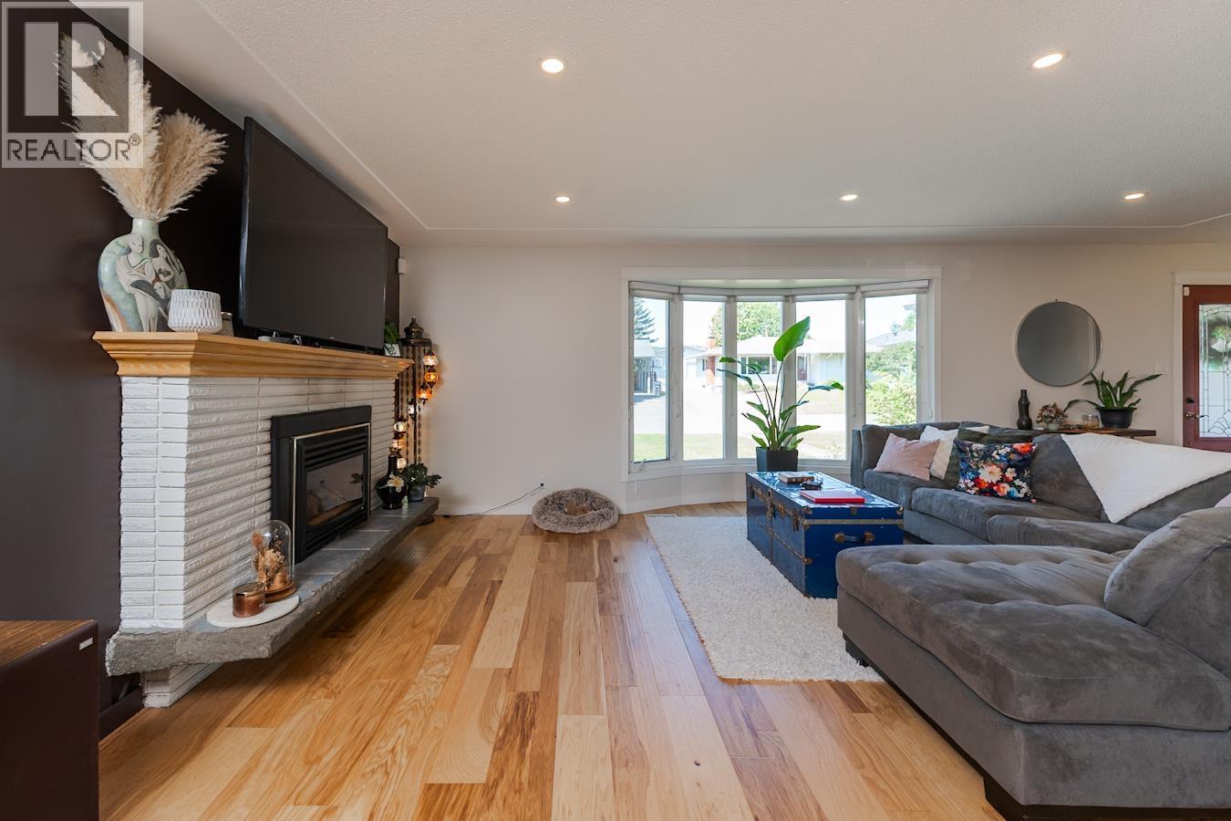 Photo 10 of 40 — 208 RILEY DRIVE · Prince George, BC