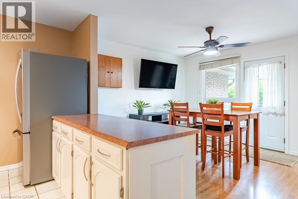 #4 4042 LONGMOOR Drive - 16