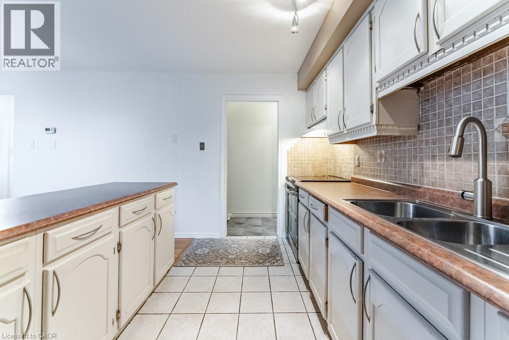#4 4042 LONGMOOR Drive - 17