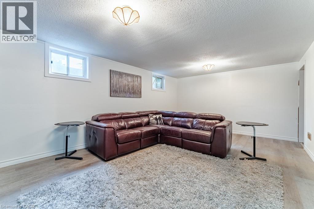 #4 4042 LONGMOOR Drive - 27