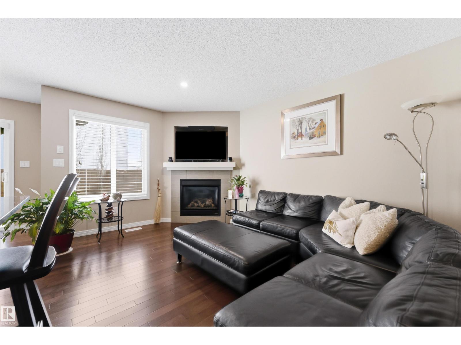 3039 Harvey CR NW - 19