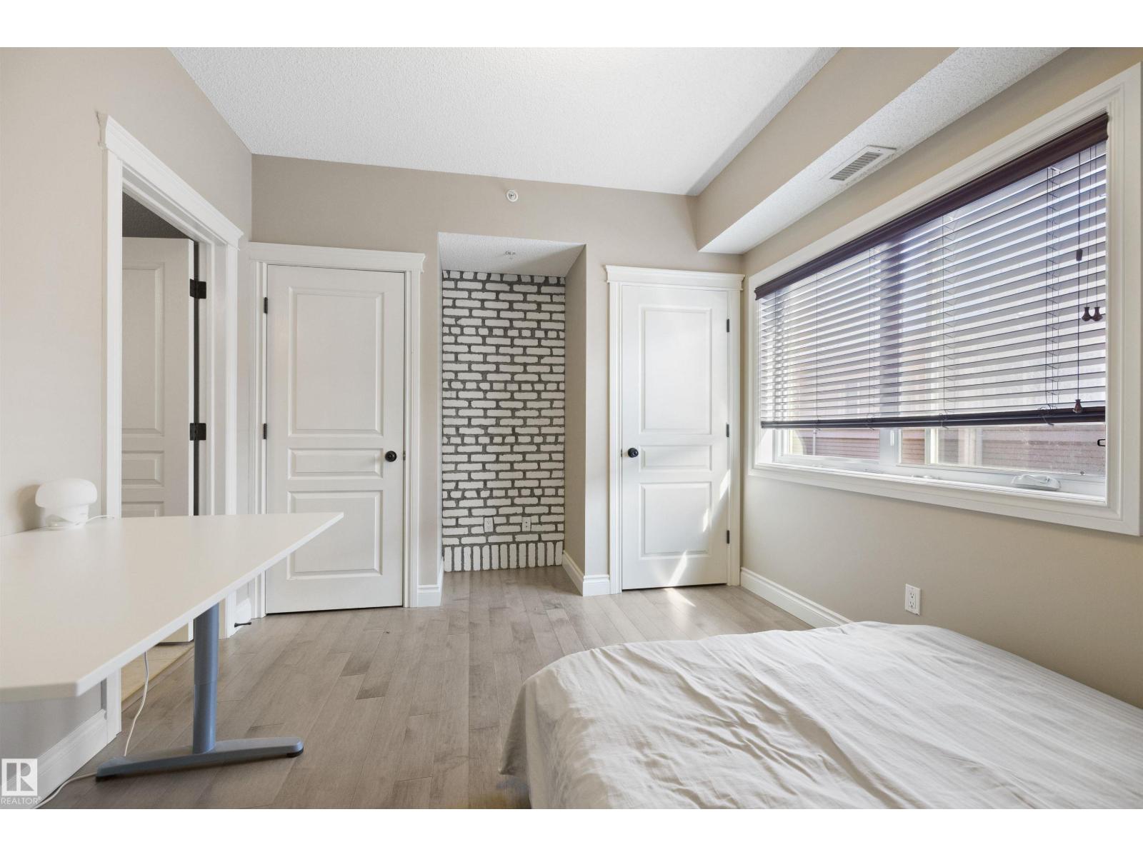 #206 10232 115 ST NW - 15