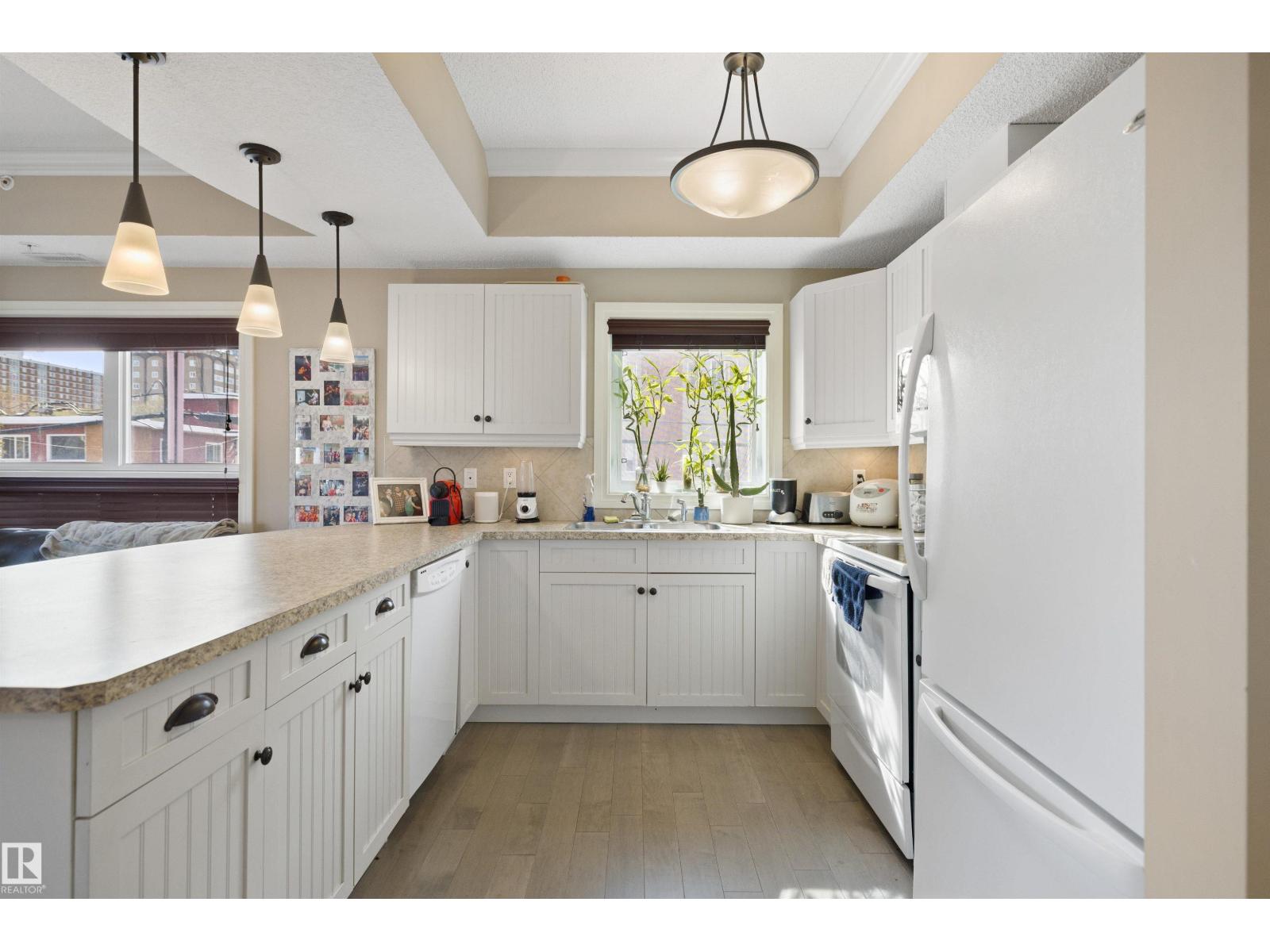 #206 10232 115 ST NW - 9