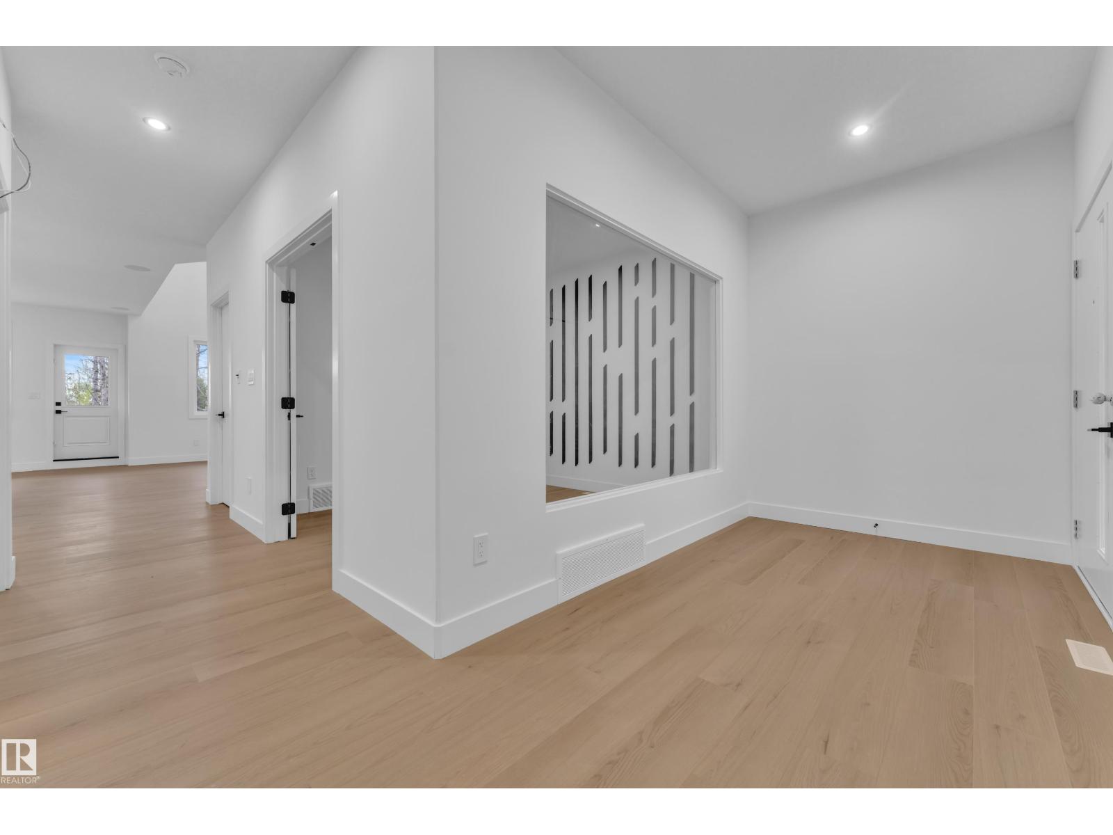 59 Renwyck PL - 3