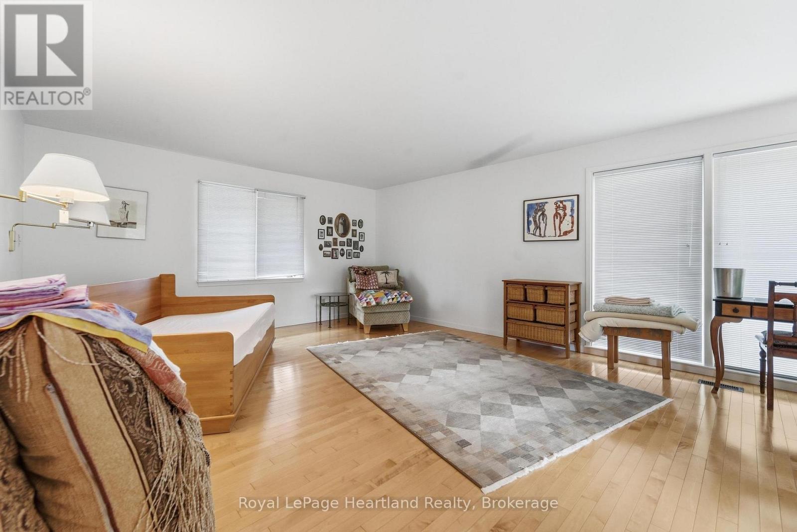 81833 LONDON ROAD - 21