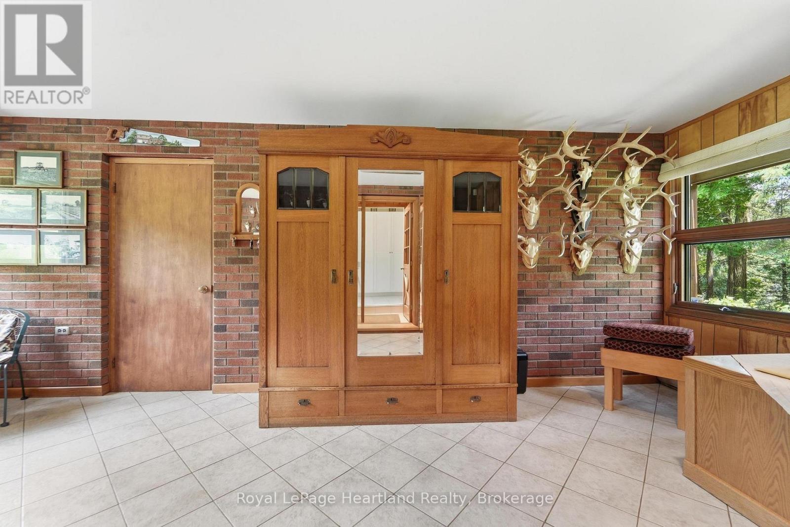 81833 LONDON ROAD - 26