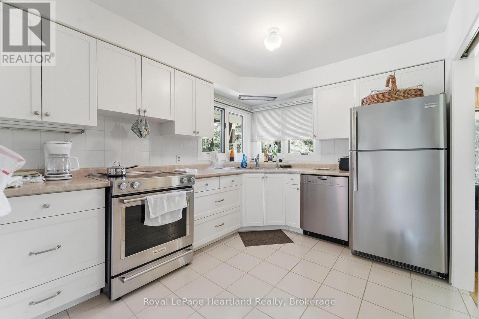 81833 LONDON ROAD - 4