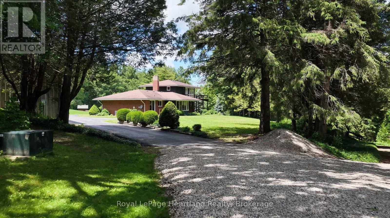 81833 LONDON ROAD - 44