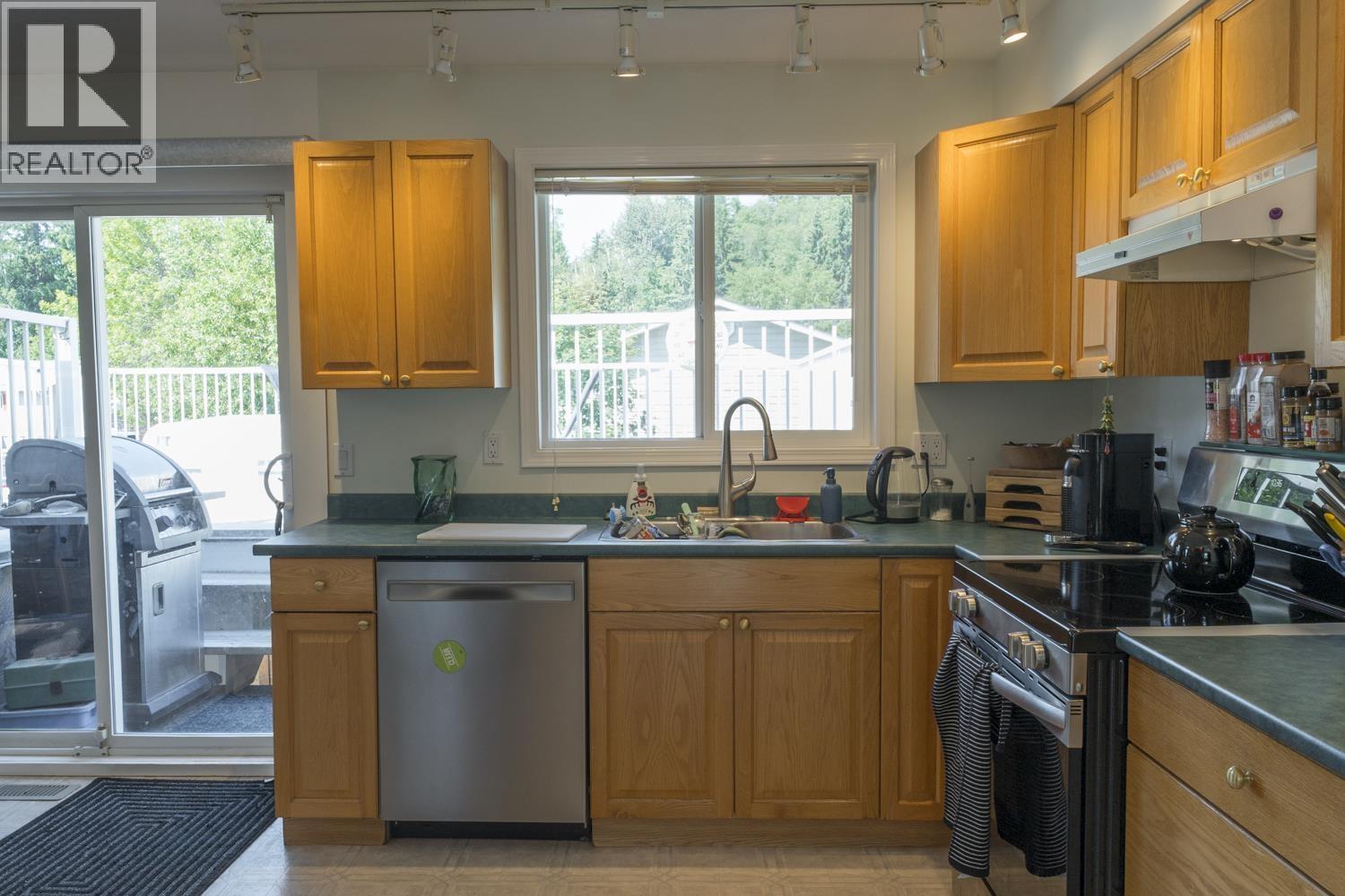 Photo 10 of 26 — 5997 SIMON FRASER AVENUE · Prince George, BC