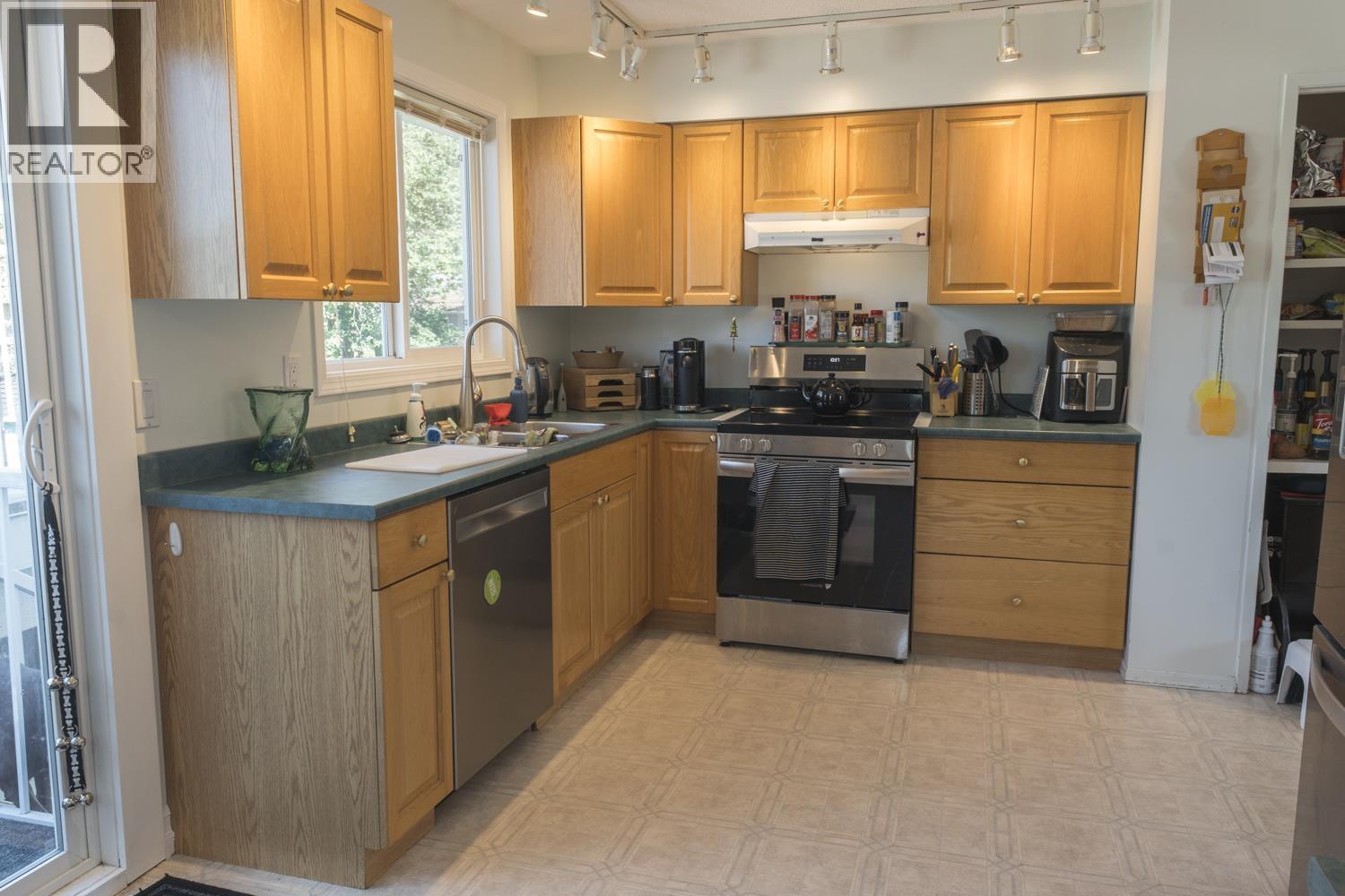 Photo 8 of 26 — 5997 SIMON FRASER AVENUE · Prince George, BC