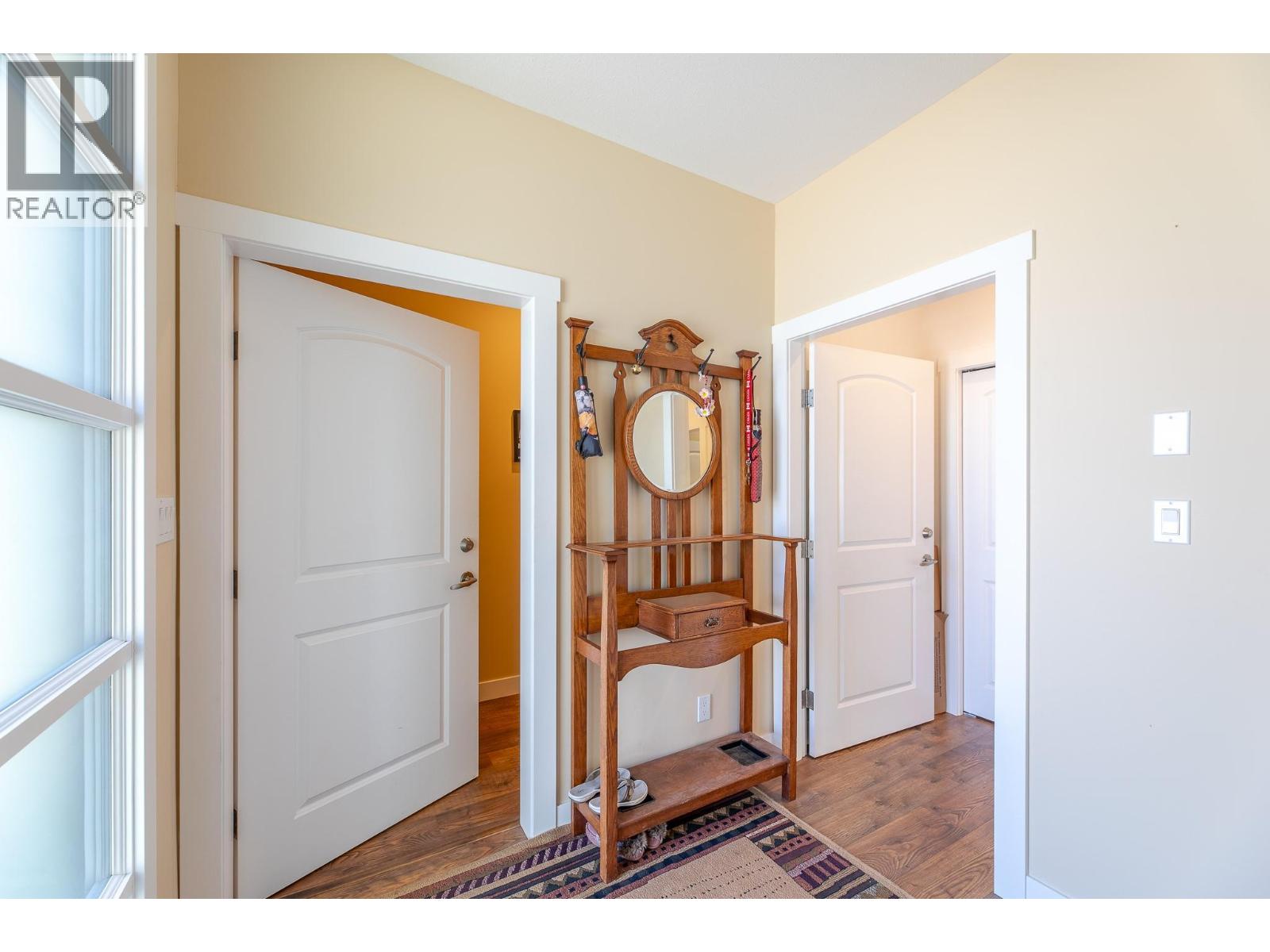  6602 Oxbow Crescent, Oliver