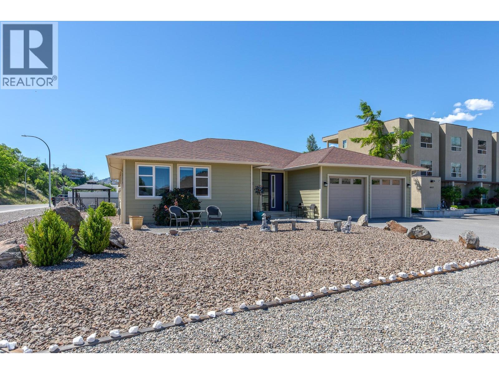  6602 Oxbow Crescent, Oliver
