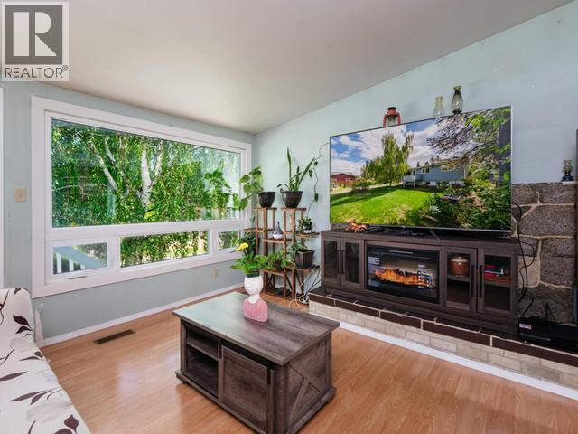 30 11TH AVENUE EAST - Image 16