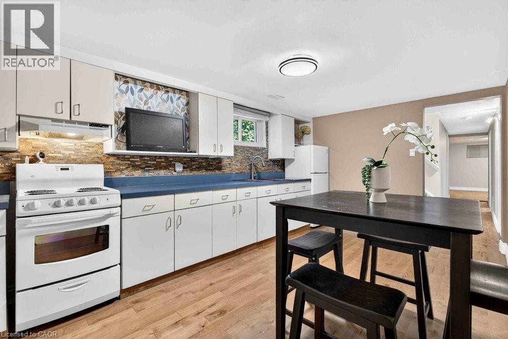 102 BIRCHLAWN Drive - 8