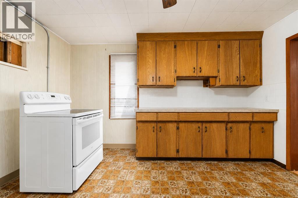 5103 41 Ave - 11
