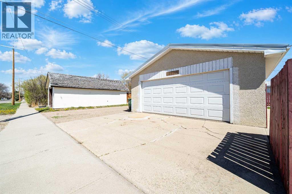 5103 41 Ave - 2