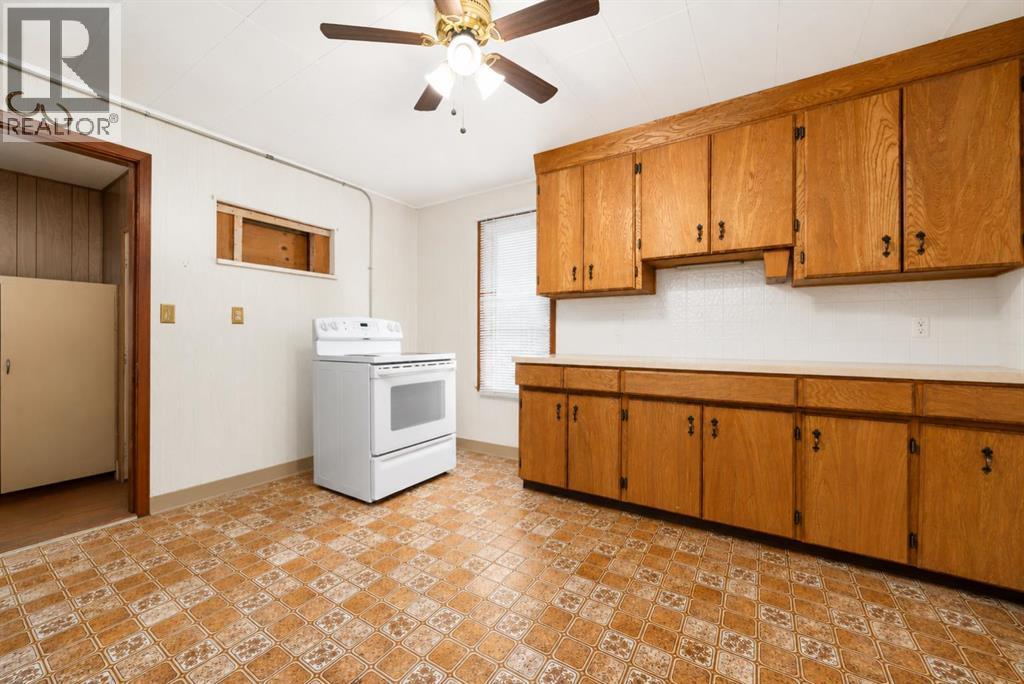 5103 41 Ave - 13