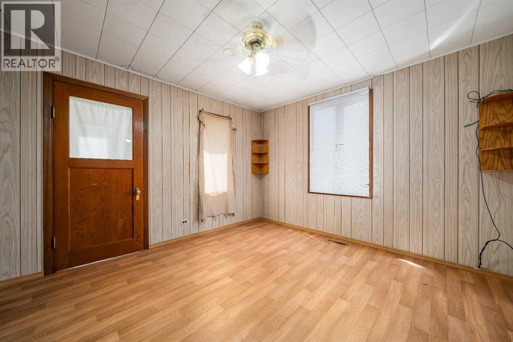 5103 41 Ave - 16