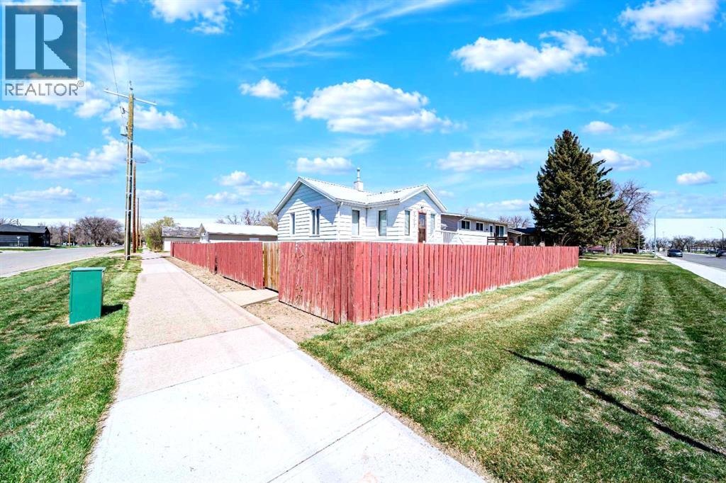 5103 41 Ave - 4
