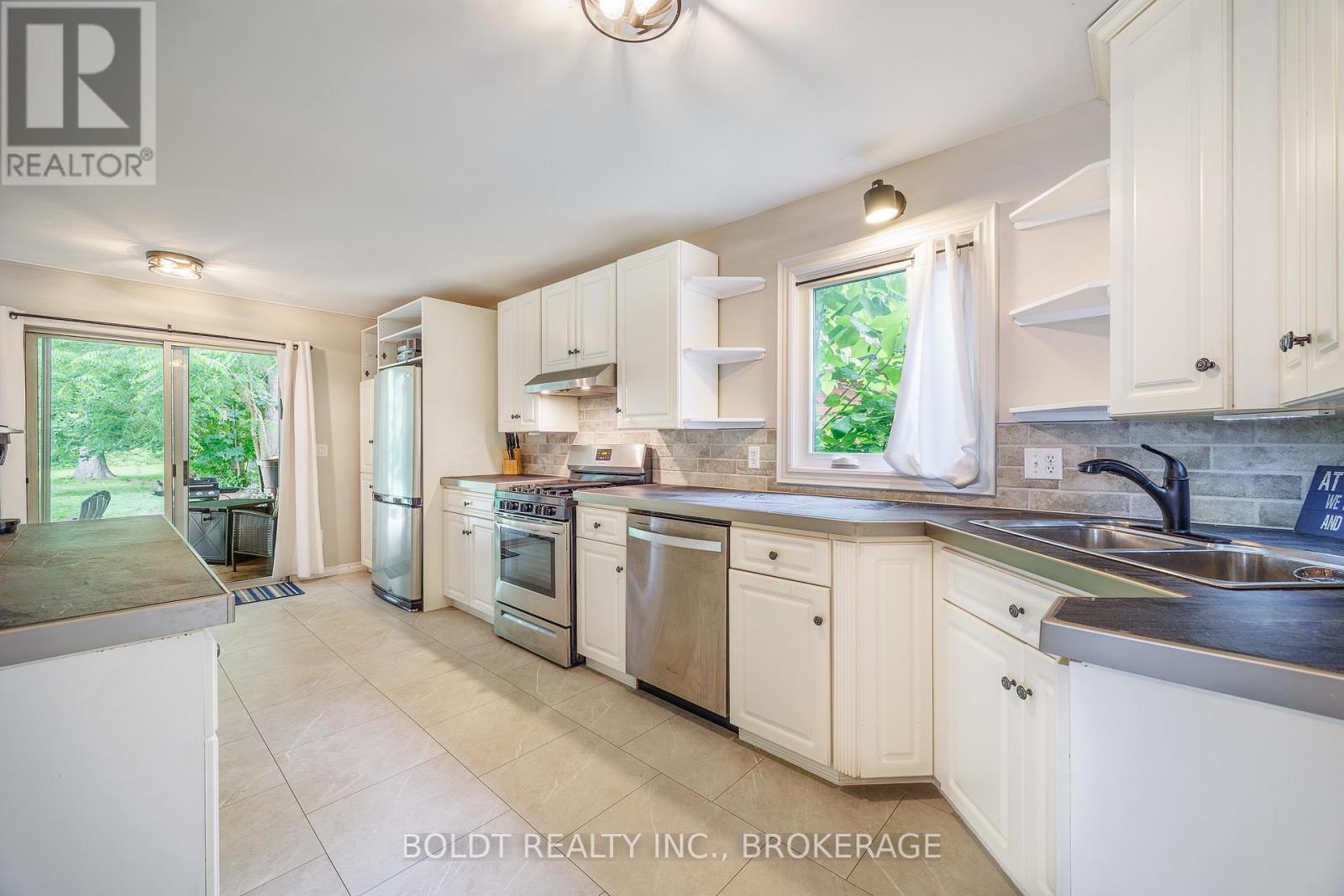 421 PROSPECT POINT ROAD N - 21