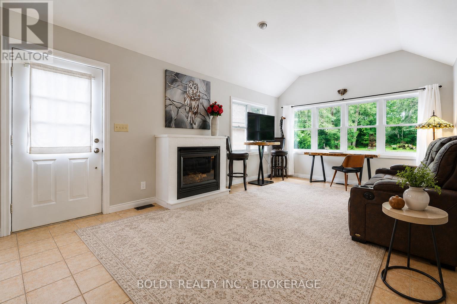 421 PROSPECT POINT ROAD N - 17