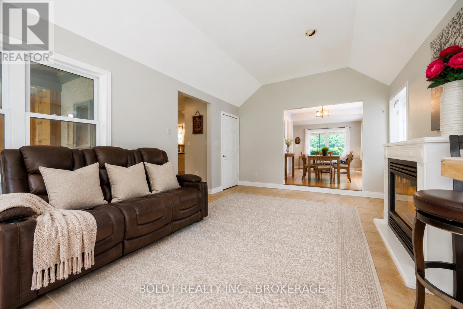 421 PROSPECT POINT ROAD N - 18