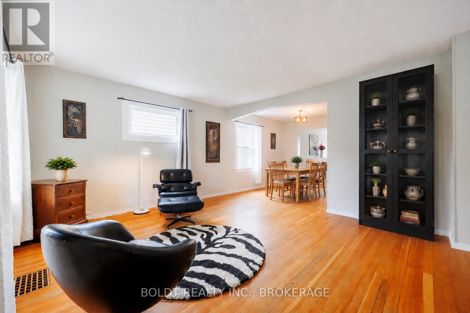 421 PROSPECT POINT ROAD N - 12
