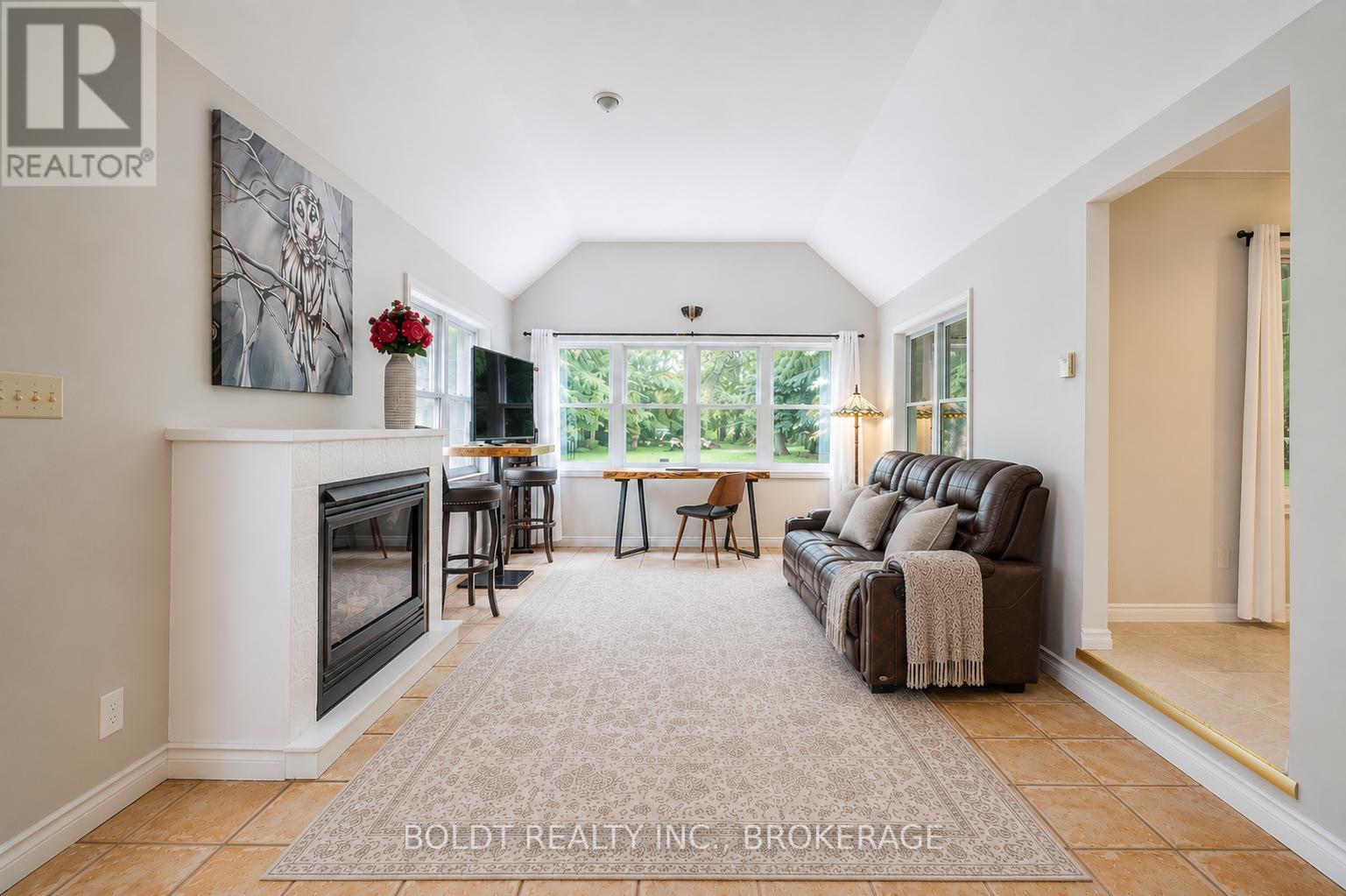 421 PROSPECT POINT ROAD N - 16