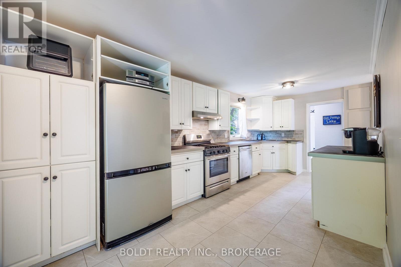 421 PROSPECT POINT ROAD N - 19